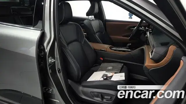 Toyota Crown Crossover 2025 — Photo 13/33