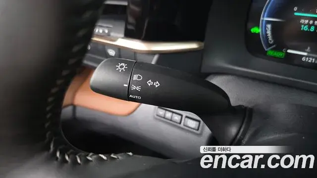 Toyota Crown Crossover 2025 — Photo 21/33