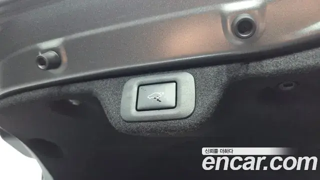 Toyota Crown Crossover 2025 — Photo 16/33