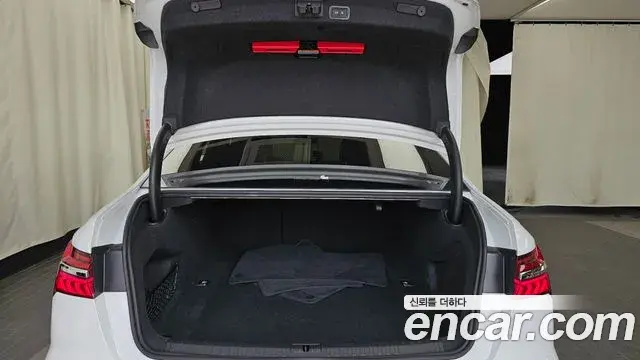Audi A6 2022 — Şəkil 33/37
