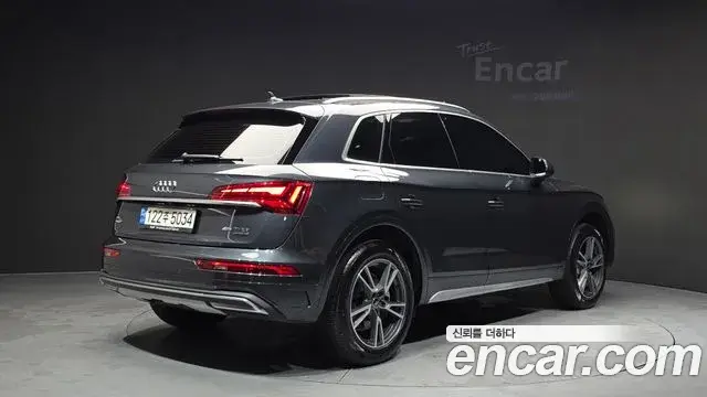 Audi Q5 2022 — Фото 1/20