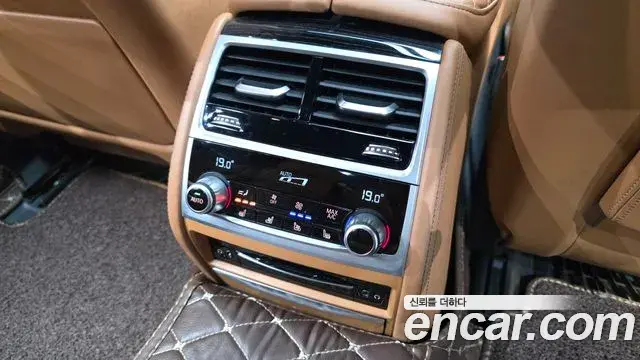 BMW 7 Series 2019 — Фото 19/20