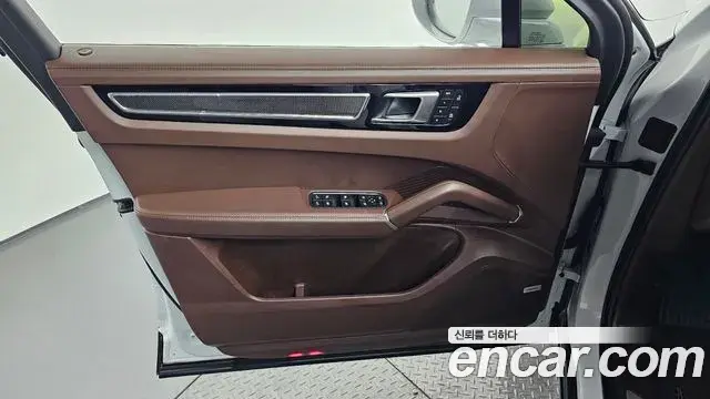 Porsche Cayenne 2022 — Şəkil 22/38