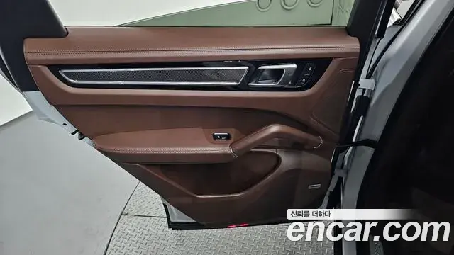 Porsche Cayenne 2022 — Şəkil 25/38