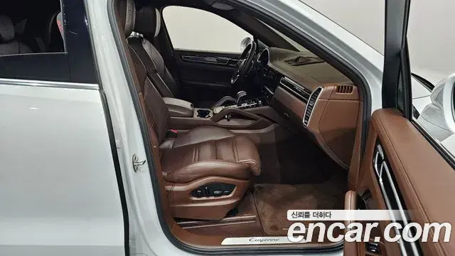 Porsche Cayenne 2022 — Şəkil 11/38