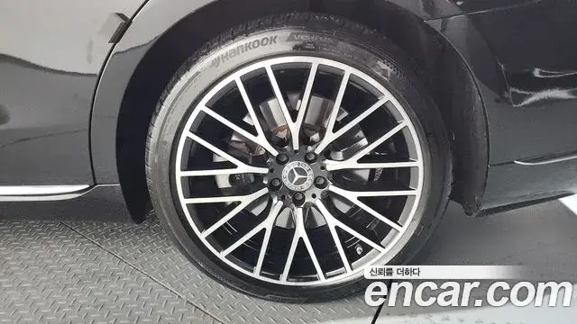Mercedes-Benz S-Class 2021 — Photo 21/36