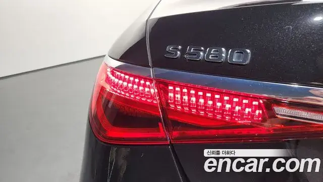 Mercedes-Benz S-Class 2021 — Photo 7/36