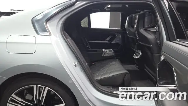 BMW 7 Series 2023 — Şəkil 8/20