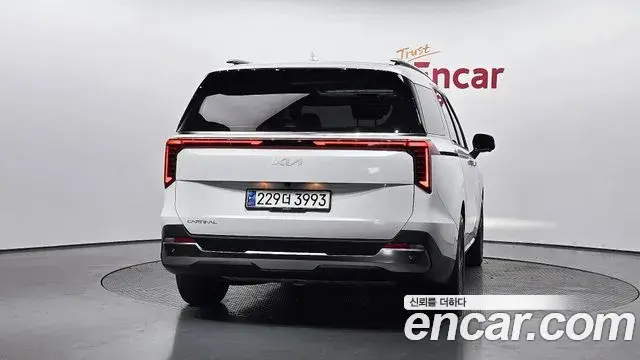 Kia Carnival 2023 — Şəkil 9/31