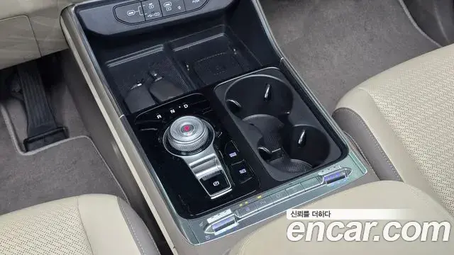 Kia Carnival 2023 — Şəkil 22/31