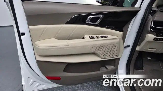 Kia Carnival 2023 — Şəkil 10/31