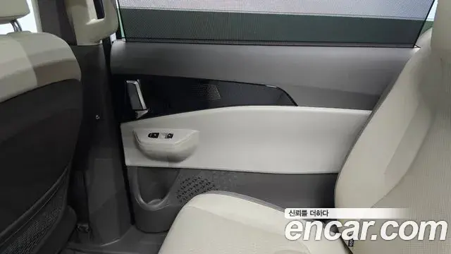 Kia Carnival 2023 — Şəkil 16/31
