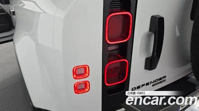 Land Rover Defender 2022 — Şəkil 13/31