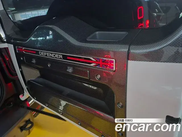 Land Rover Defender 2022 — Şəkil 15/31