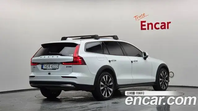 Volvo V60 Cross Country 2024 — Şəkil 15/36