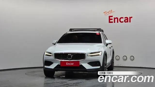 Volvo V60 Cross Country 2024 — Şəkil 18/36