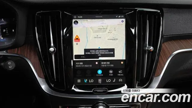 Volvo V60 Cross Country 2024 — Şəkil 14/36