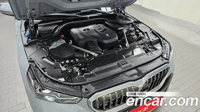 BMW 5 Series 2024 — Photo 21/32