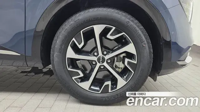 Kia Sportage 2023 — ფოტო 2/32