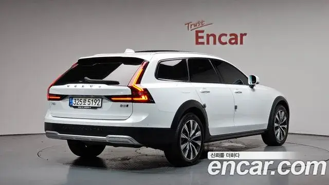 Volvo V90 Cross Country 2021 — ფოტო 31/38