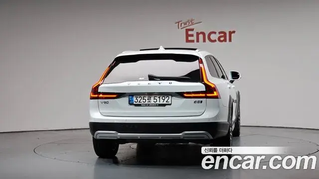 Volvo V90 Cross Country 2021 — ფოტო 36/38