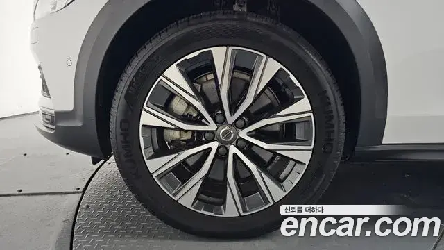 Volvo V90 Cross Country 2021 — ფოტო 4/38