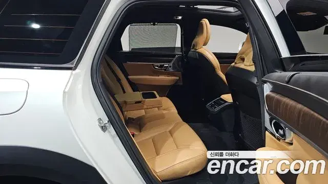 Volvo V90 Cross Country 2021 — ფოტო 8/38