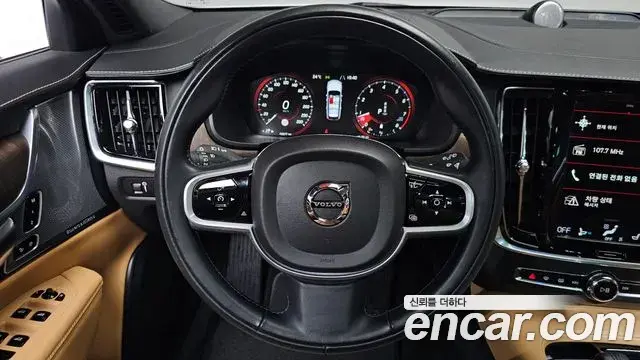 Volvo V90 Cross Country 2021 — ფოტო 37/38