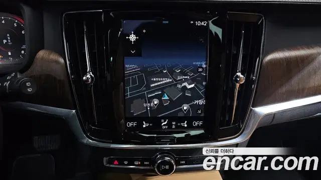 Volvo V90 Cross Country 2021 — ფოტო 33/38