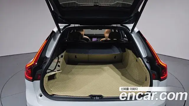 Volvo V90 Cross Country 2021 — ფოტო 30/38