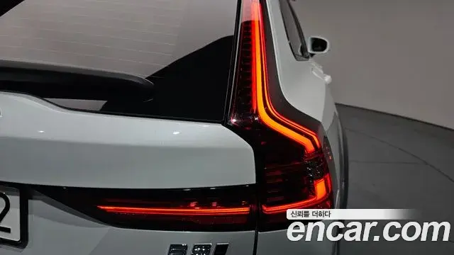 Volvo V90 Cross Country 2021 — ფოტო 26/38
