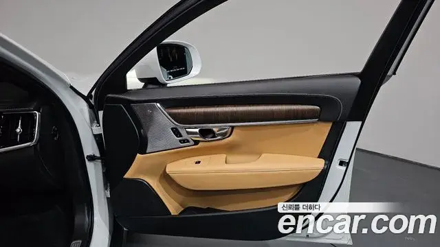Volvo V90 Cross Country 2021 — ფოტო 14/38
