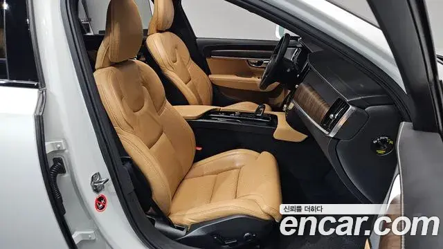 Volvo V90 Cross Country 2021 — ფოტო 28/38