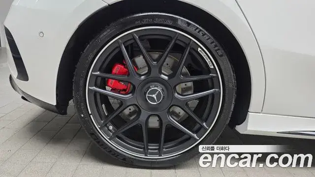 Mercedes-Benz A-Class 2025 — Photo 13/32