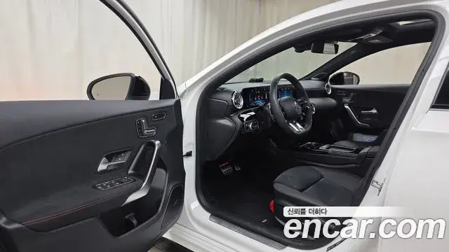 Mercedes-Benz A-Class 2025 — Photo 26/32