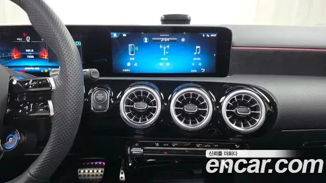 Mercedes-Benz A-Class 2025 — Photo 9/32