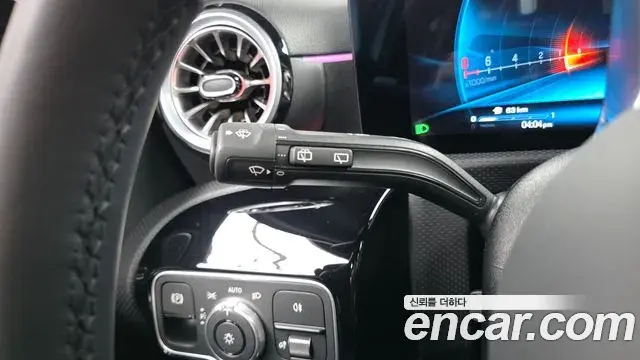 Mercedes-Benz A-Class 2025 — Photo 16/32