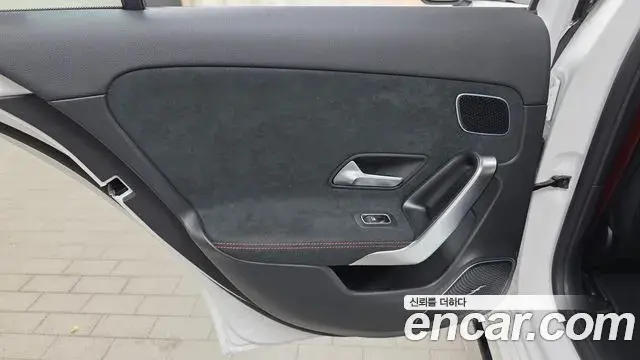 Mercedes-Benz A-Class 2025 — Photo 19/32