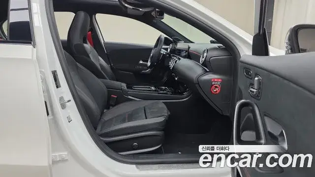 Mercedes-Benz A-Class 2025 — Photo 15/32