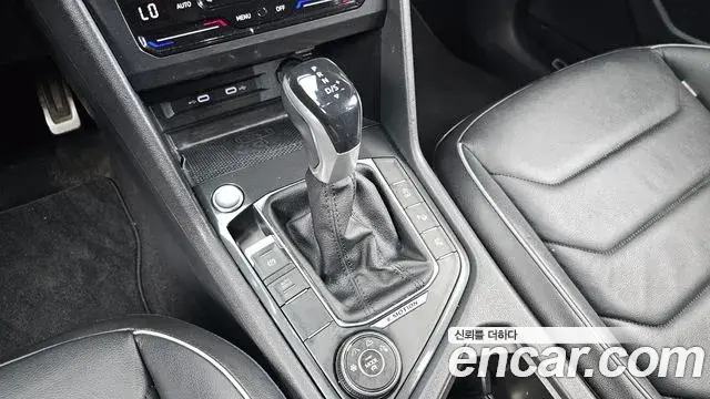 Volkswagen Tiguan 2022 — ფოტო 5/32