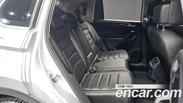 Volkswagen Tiguan 2022 — ფოტო 20/32