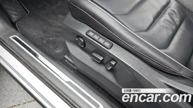 Volkswagen Tiguan 2022 — ფოტო 26/32