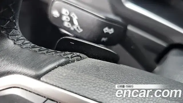 Volkswagen Tiguan 2022 — ფოტო 28/32
