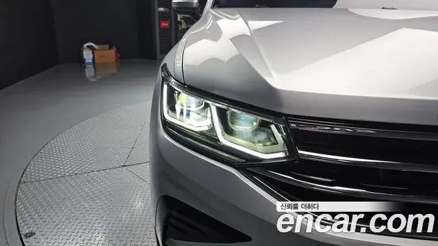 Volkswagen Tiguan 2022 — ფოტო 15/32