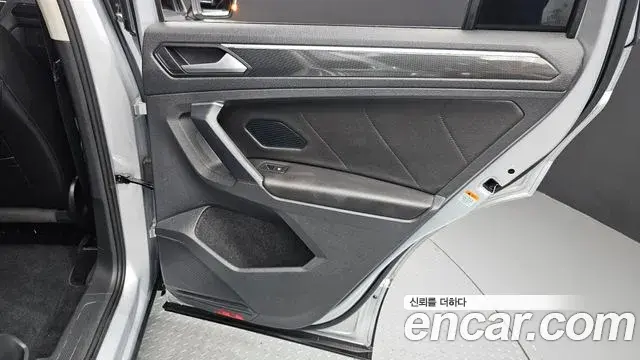 Volkswagen Tiguan 2022 — ფოტო 13/32