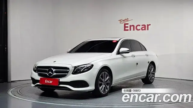 Mercedes-Benz E-Class 2019 — Фото 1/20