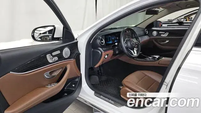 Mercedes-Benz E-Class 2019 — Фото 10/20