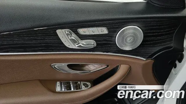 Mercedes-Benz E-Class 2019 — Фото 19/20
