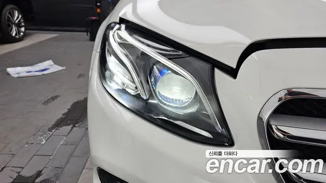 Mercedes-Benz E-Class 2019 — ფოტო 22/34