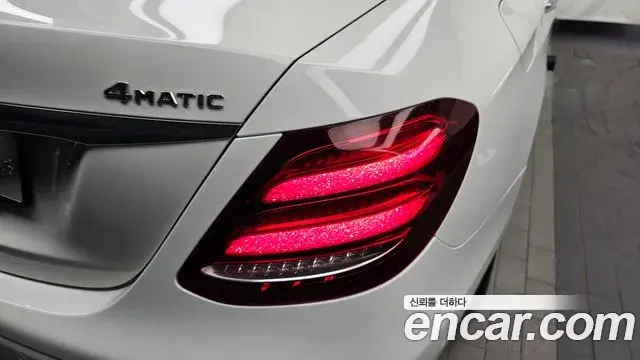 Mercedes-Benz E-Class 2019 — ფოტო 30/34